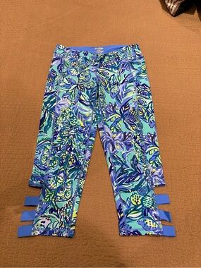 Lilly Pulitzer Blue Tropical-Print Active Capri Leggings